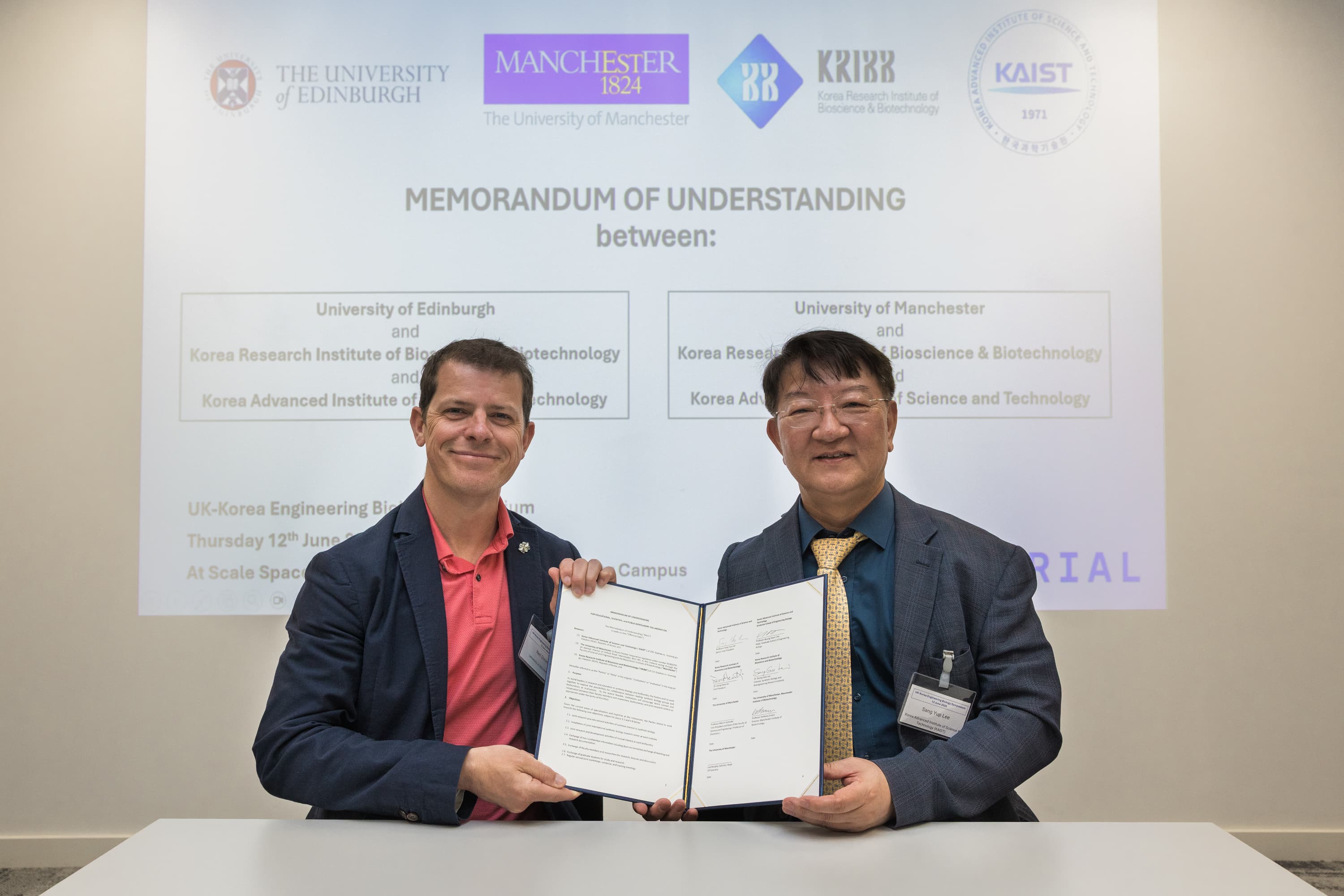 MOU Signing Ceremony - Neil Dixon and Sang Yup Lee